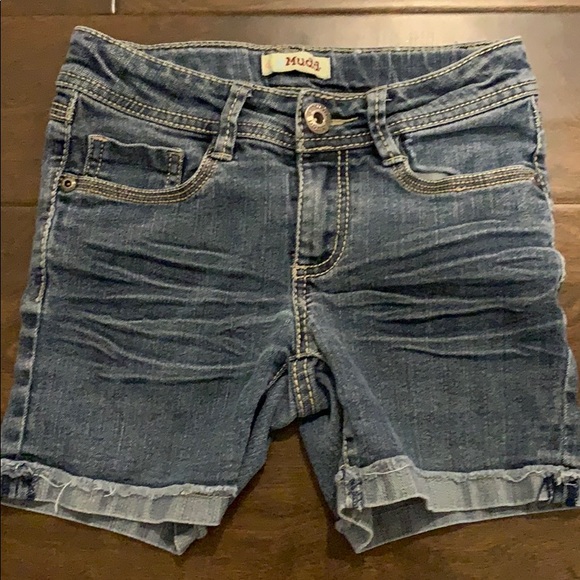 ♥️$8 or 3/$15 Pre-loved Mudd Jean Shorts - Picture 2 of 4